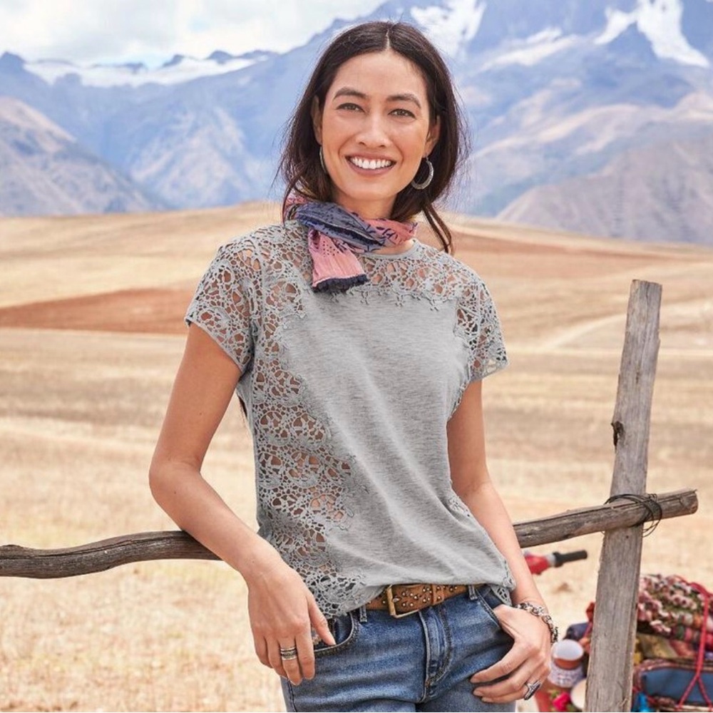 Sundance Gray Eyelet, lace Short Sleeve Tee